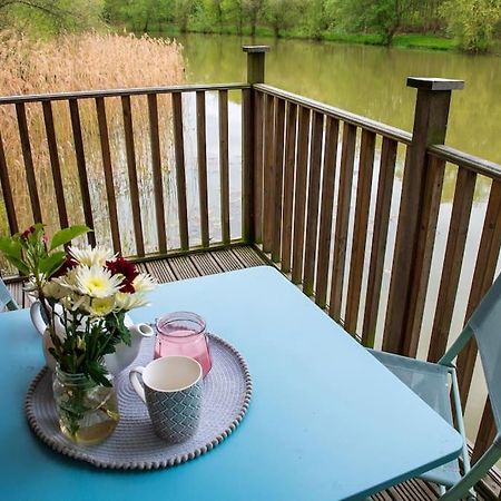 Lakeside Cabin On Stilts- 'Kingfisher' Villa Rous Lench Exterior photo