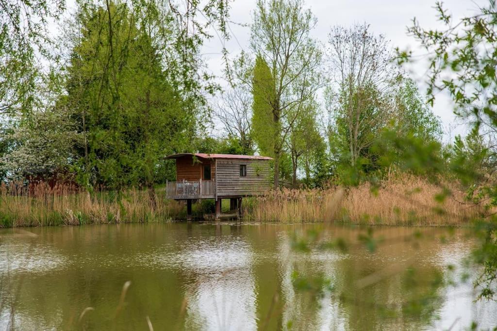 Lakeside Cabin On Stilts- 'Kingfisher' Villa Rous Lench Exterior photo