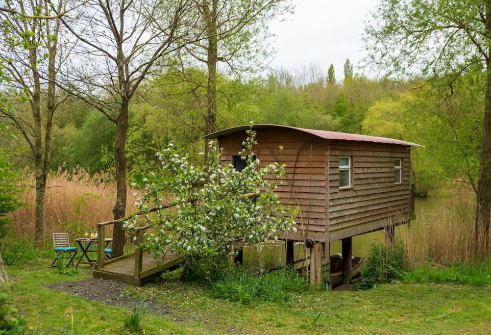 Lakeside Cabin On Stilts- 'Kingfisher' Villa Rous Lench Exterior photo